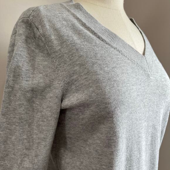 Vineyard Vines V Neck Academia Preppy Gray Sweater Size Small - Picture 8 of 11